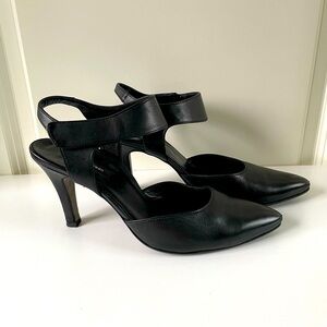 Paul Green Nicolette Black Pointed Toe Pump with Ankle Strap. Size 7 US (5 UK).